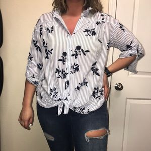 Maurices Brand Size 0 Floral Blouse